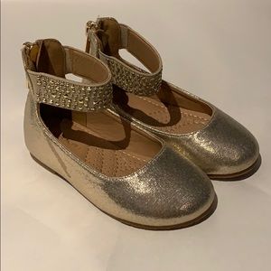 Tahari Gold flats size 5 toddler